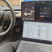 特斯拉車速轉向電量充電油門剎車檔位車門座椅調節(jié)燈光信號采集